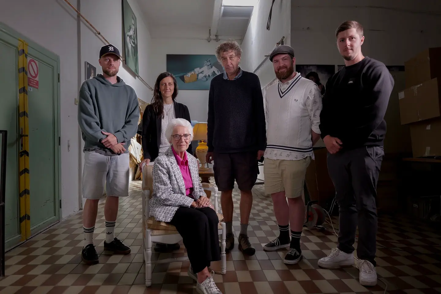 Společné foto štábu a účinkujících z natáčení filmu Kam zmizely její sny